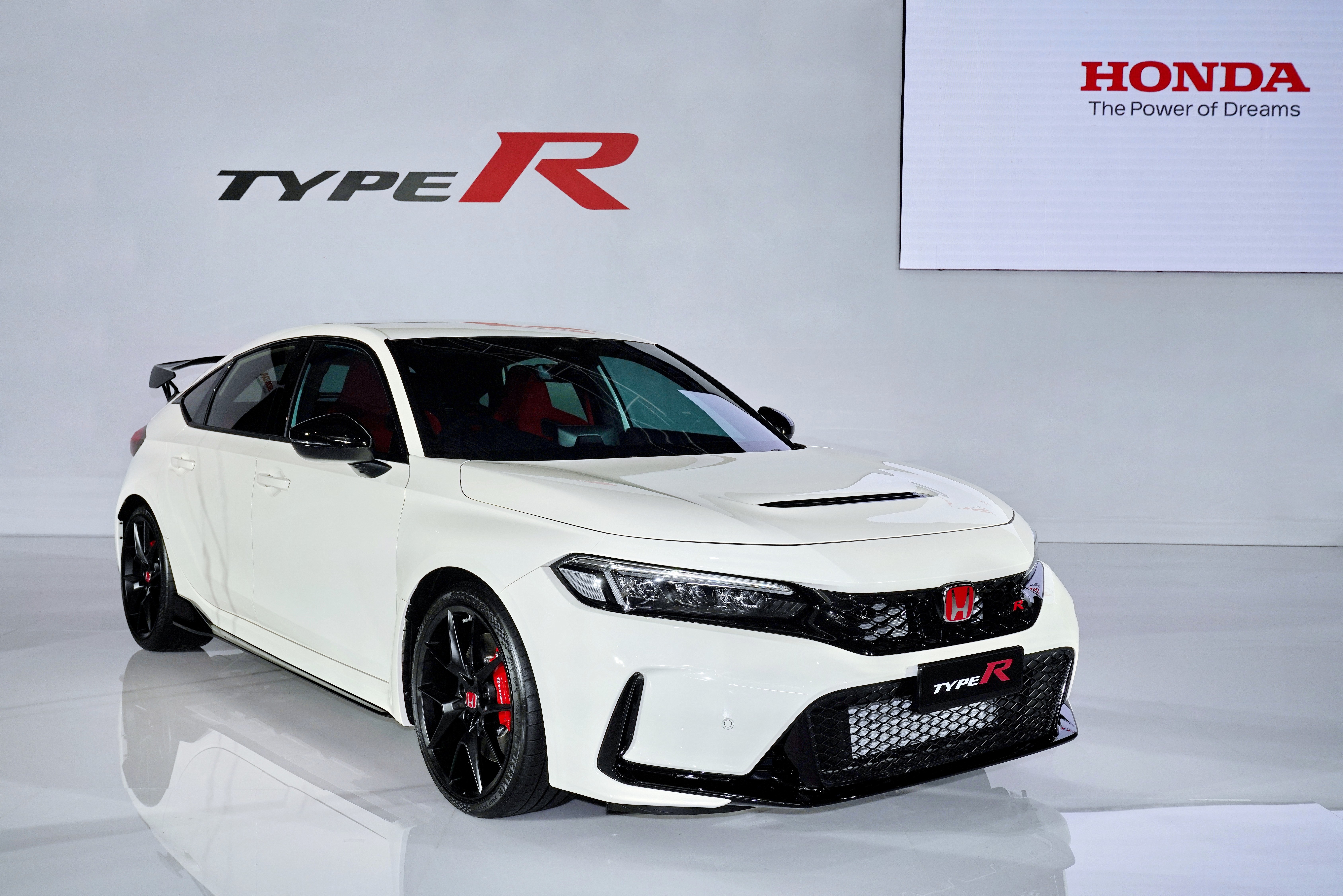Hondaâ€™s Ultimate Hot Hatch,  The All-New Civic Type R Launched In Malaysia - thumbnail