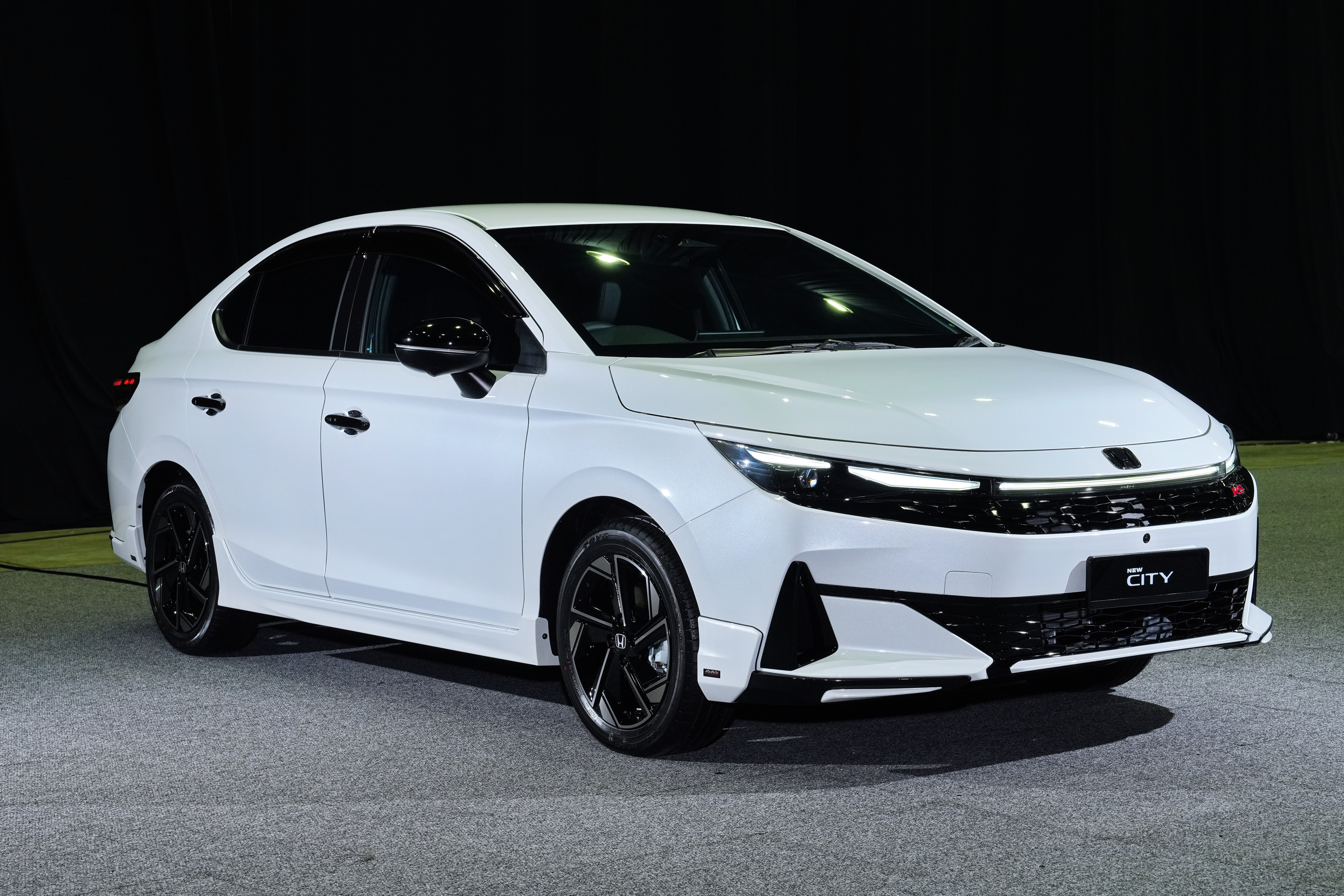 The New City e:HEV RS with modulo package, now with refreshed design, enhanced technologies and comprehensive safety features.