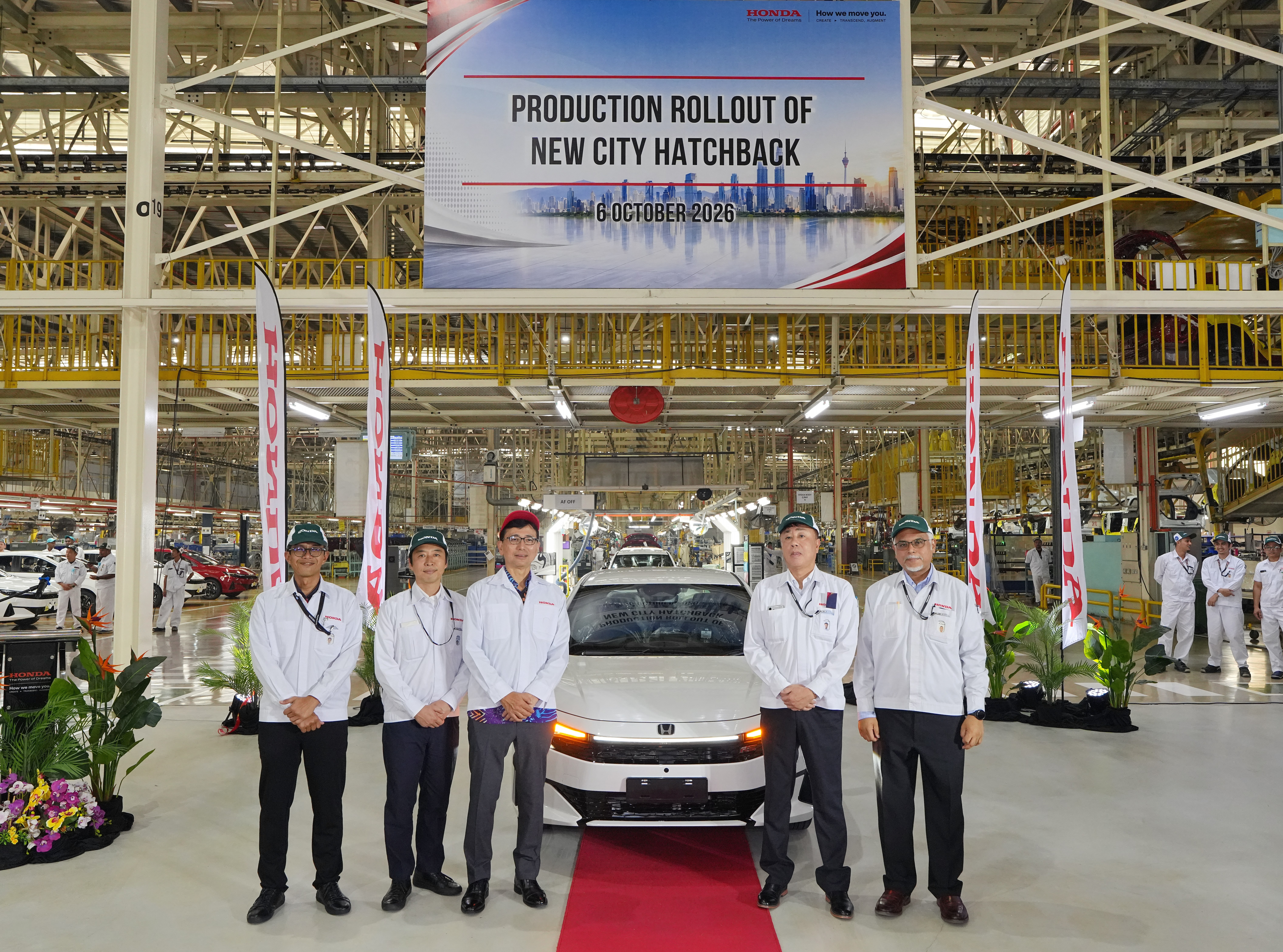 Ambassador Extraordinary and Plenipotentiary of Japan to Malaysia H.E. SHIKATA Noriyuki and Honda Malaysia management with the soon-to-be launched New City Hatchback.