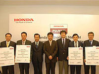 Left : Mr. Yasuhide Mizuno, Managing Director & CEO of Honda Malaysia Sdn. Bhd. and Mr. Chow Hon Thong, Managing Director of Capital Genuine Parts Sdn. Bhd.