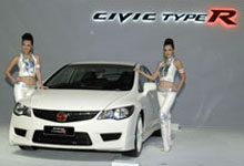 Honda Fans Get First Sneak Peek of the All New Civic Type R and Civic Hybrid